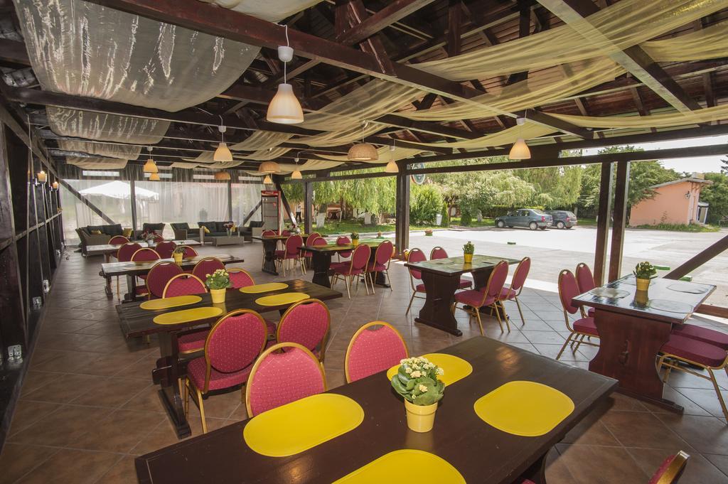קמפינה Pension Club Montana מראה חיצוני תמונה